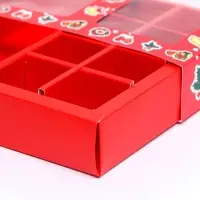 Коробка под 8 конфет и шоколадки, 17.7&times;17.7&times;3.8 см