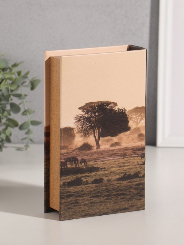 Сейф-книга дерево кожзам  Сейф-книга дерево кожзам "Сафари в Африке" 21х13х5 см