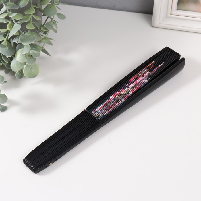 Веер пластик, текстиль h=26,5 см  Веер пластик, текстиль h=26,5 см "Цветы на черном"