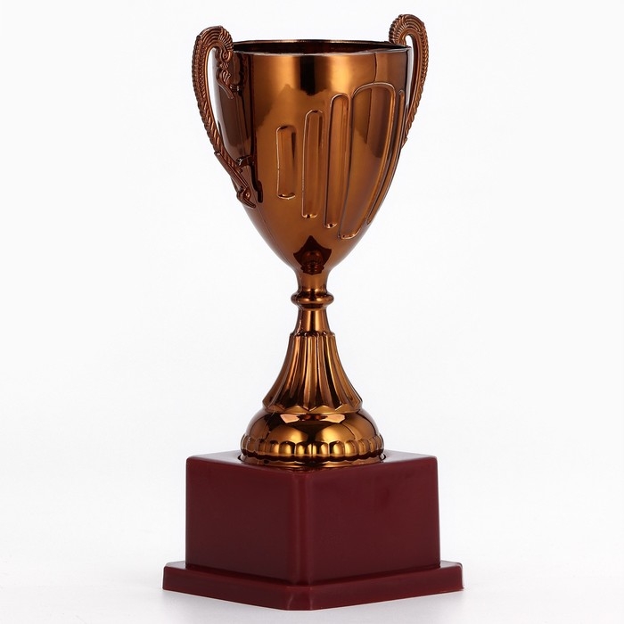 Кубок 045, наградная фигура, бронза, подставка пластик, 20 х 10,6 х 8 см. Кубок 045, наградная фигура, бронза, подставка пластик, 20 х 10,6 х 8 см.