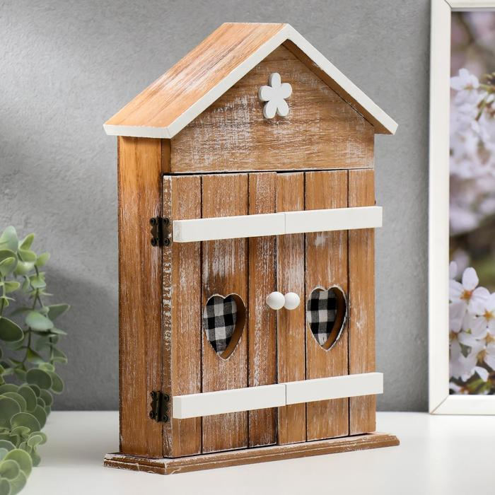 Ключница дерево 6 крючков Ключница дерево 6 крючков "Дом со ставнями-сердечками" 29,5х22,5х6 см