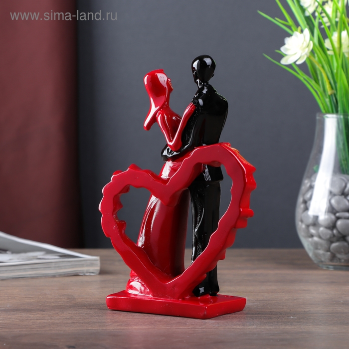 Сувенир полистоун  Сувенир полистоун "Молодожёны у сердца" красно-чёрный 18,7х11,8х5,7 см