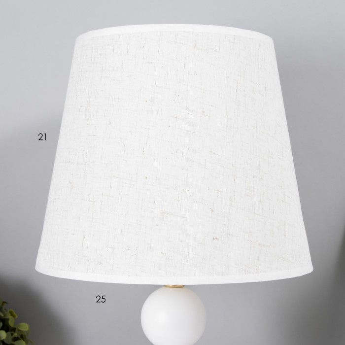 Настольная лампа Катания 1x60Вт E27 бело-золотой 25х25х45 см RISALUX Настольная лампа Катания 1x60Вт E27 бело-золотой 25х25х45 см RISALUX