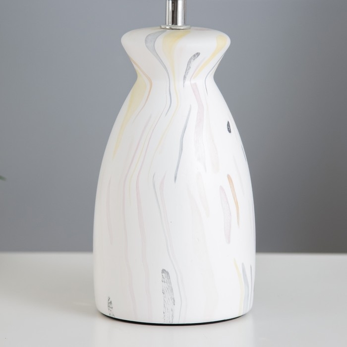 Настольная лампа Настольная лампа "Лаена" E14 40Вт белый 22,5х22,5х37 см RISALUX