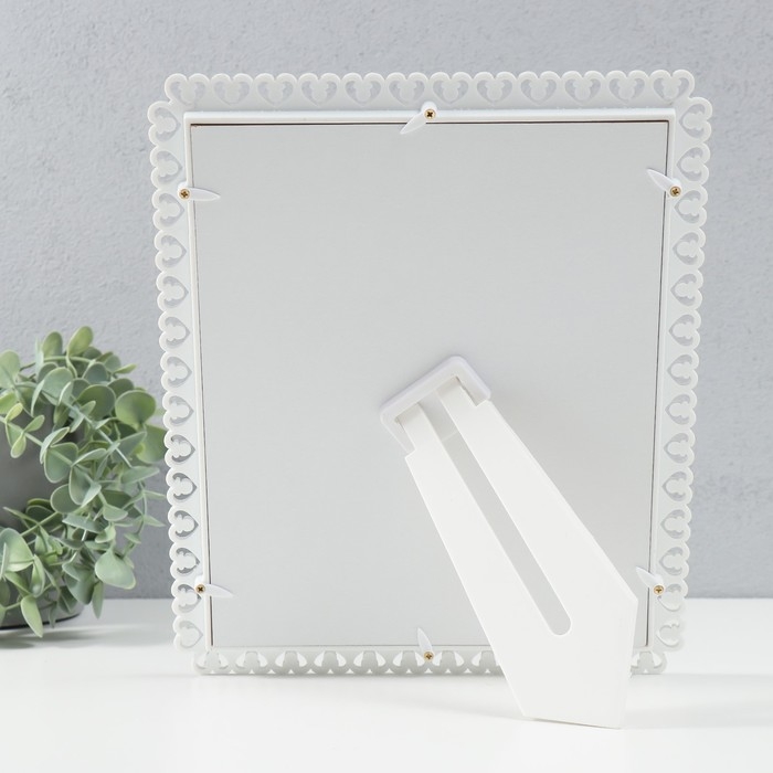 Фоторамка пластик 20х25 см Фоторамка пластик 20х25 см "Рама из сердечек" белая