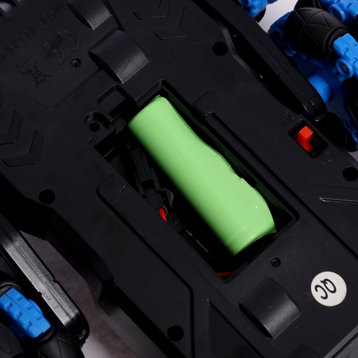 Машина радиоуправляемая «МЕГА перевертыш», световые и звуковые эффекты, цвет синий Машина радиоуправляемая «МЕГА перевертыш», световые и звуковые эффекты, цвет синий