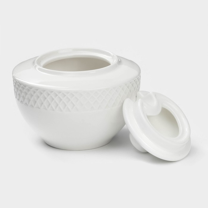 Сахарница фарфоровая с крышкой Wilmax «Юлия Высоцкая», 340 мл, цвет белый Сахарница фарфоровая с крышкой Wilmax «Юлия Высоцкая», 340 мл, цвет белый