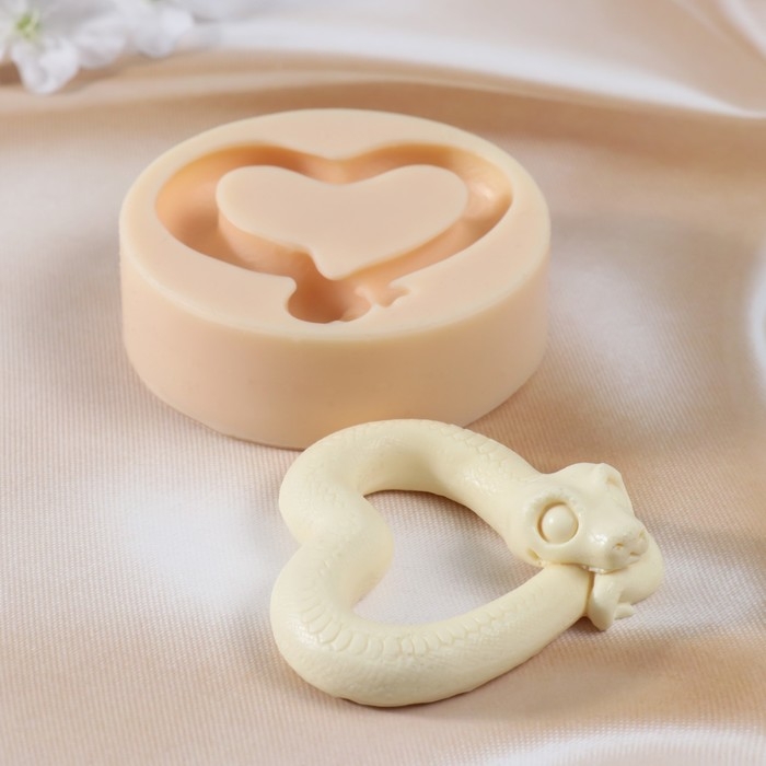 Молд силиконовый Молд силиконовый "Змея сердце" 2,5х8х8 см