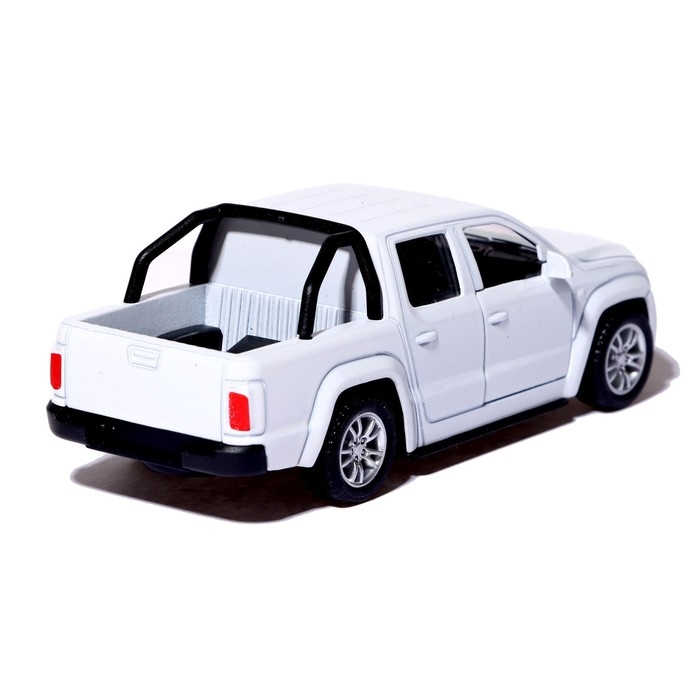 Машина металлическая «Тундра», открываются двери, 1:32, инерция, цвет белый Машина металлическая «Тундра», открываются двери, 1:32, инерция, цвет белый