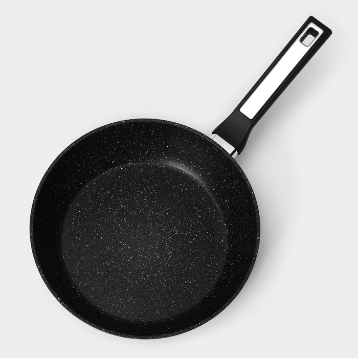 Сковорода Magistro Warrior, d=24 см, h=6,3 см, антипригарное покрытие, индукция, цвет чёрный Сковорода Magistro Warrior, d=24 см, h=6,3 см, антипригарное покрытие, индукция, цвет чёрный