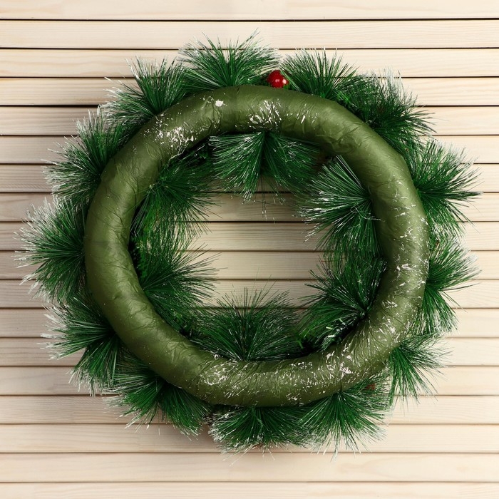 Венок новогодний d- 34 см  Венок новогодний d- 34 см "Уютная сказка" шишки ягоды на веточках