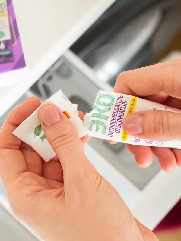 Пятновыводитель-отбеливатель Synergetic, порошок, гипоаллергенный, биоразлагаемый 4 стика