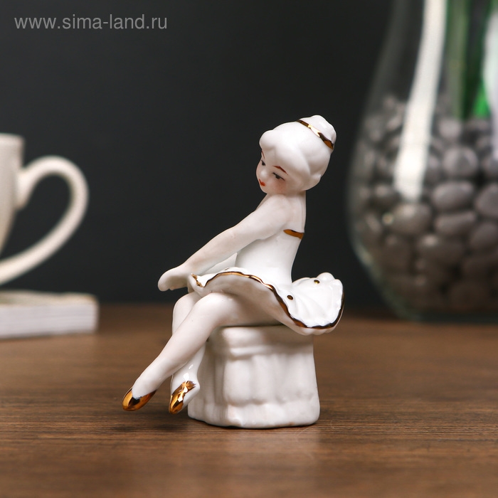 Сувенир керамика под фарфор балеринка на пуфе золото 8 см Сувенир керамика под фарфор балеринка на пуфе золото 8 см