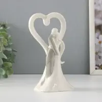 Фигурка керамика &laquo;Абстракция. Влюблённые, объятия у большого сердца&raquo;, 8.5&times;7.4&times;16 см