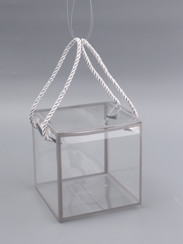 Коробка из PET с ручками, серебрянная, 12 х 12 х 12 см Коробка из PET с ручками, серебрянная, 12 х 12 х 12 см