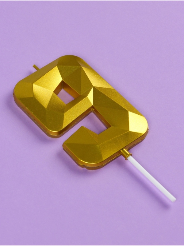 Свеча ГИГАНТ в торт на шпажке «Грань», цифра Свеча ГИГАНТ в торт на шпажке «Грань», цифра "9", золотая, 9 см