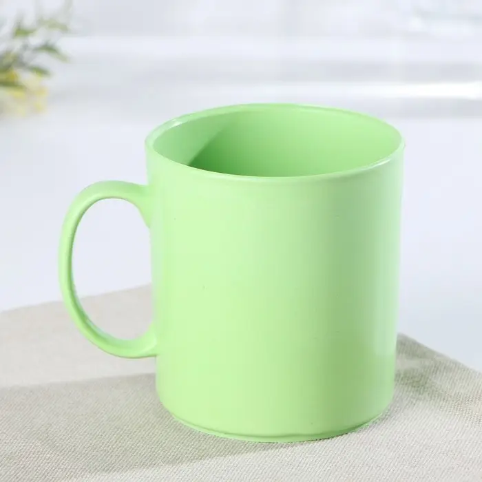 Кружка для холодных и горячих пищевых продуктов Комфорт Плюс, 350 мл, пластик, МИКС Кружка для холодных и горячих пищевых продуктов Комфорт Плюс, 350 мл, пластик, МИКС