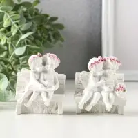 Фигурка &laquo;2 ангелочка в розовом веночке на скамейке&raquo;, 8&times;7&times;5 см, МИКС