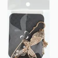 Булавка &laquo;Бабочка&raquo; в стразах, цепочка, жемчуг, L=7.5 см, цвет белый в золоте