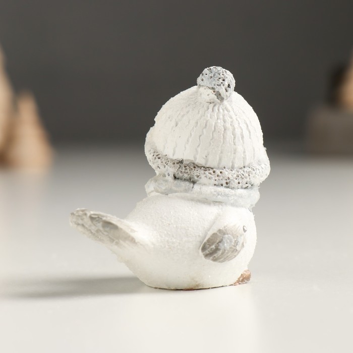 Сувенир полистоун Сувенир полистоун "Белый птенчик в шапке и вязанном шарфе" серебро МИКС 5х3,5х5 см