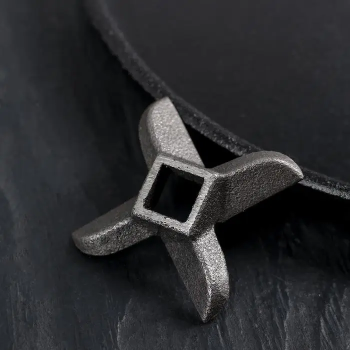 Нож для мясорубки А-10, центральное отверстие 1,1×1,1 см Нож для мясорубки А-10, центральное отверстие 1,1×1,1 см