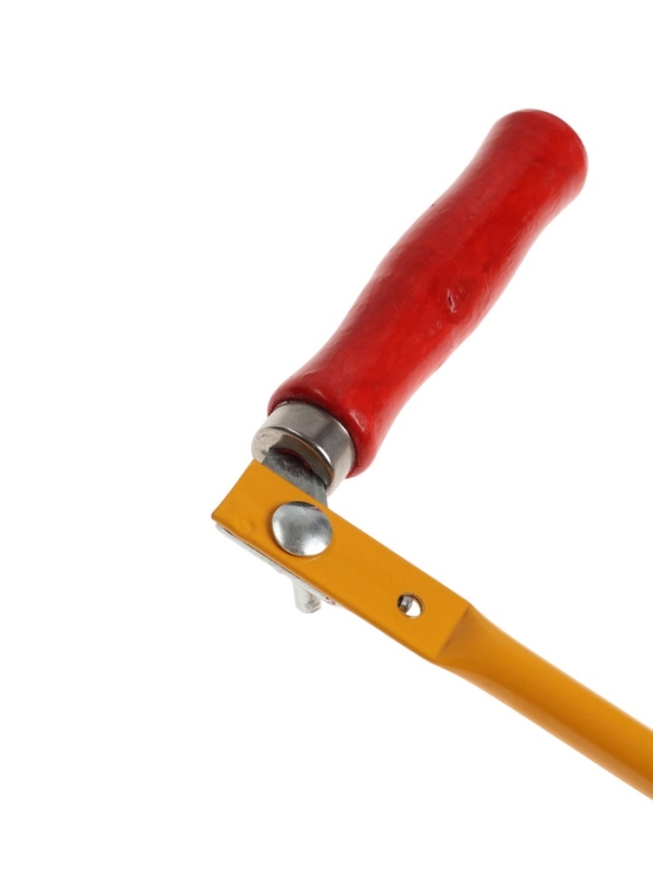 Лобзик ручной ТУНДРА, круглый профиль, деревянная рукоятка, пилки 130 мм, высота 260 мм Лобзик ручной ТУНДРА, круглый профиль, деревянная рукоятка, пилки 130 мм, высота 260 мм