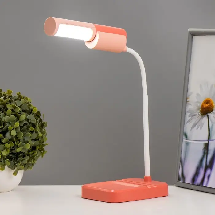 Лампа настольная RISALUX &laquo;Лансер&raquo;, светодиодная, 3.5 Вт, USB, АКБ, красно-розовая, 11&times;15&times;45 см