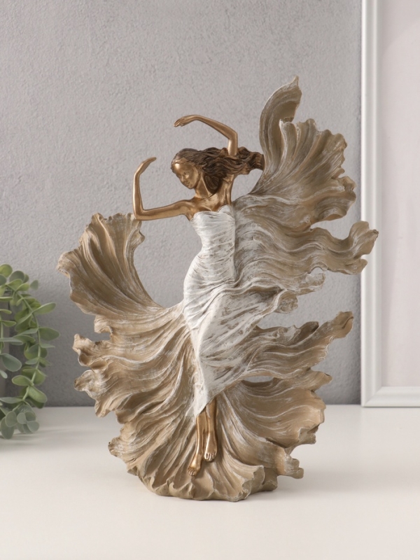 Сувенир полистоун  Сувенир полистоун "Невесомость. Девушка в летящем платье" бежевый 26х11х32,5 см