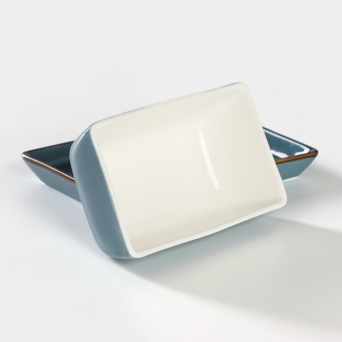 Маслёнка фарфоровая Magistro «Церера», 18×12 см, цвет голубой Маслёнка фарфоровая Magistro «Церера», 18×12 см, цвет голубой