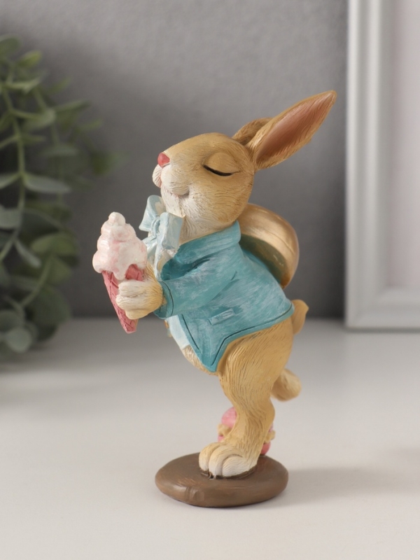 Сувенир полистоун Сувенир полистоун "Заяц с карманными часами и мороженым" голубой 10х6х13,5 см