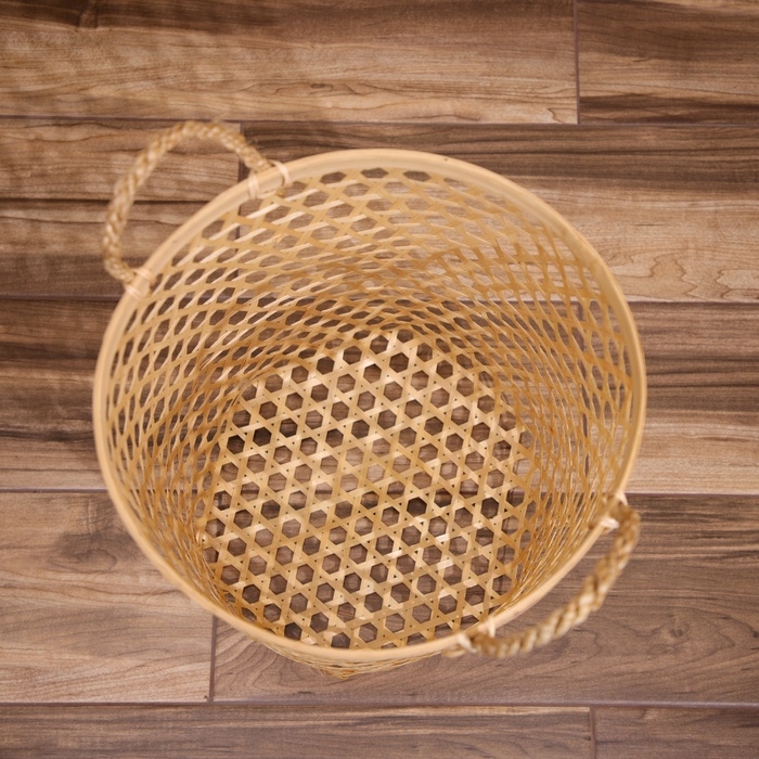 Корзина плетёная, из бамбука 35х35х45 см Корзина плетёная, из бамбука 35х35х45 см