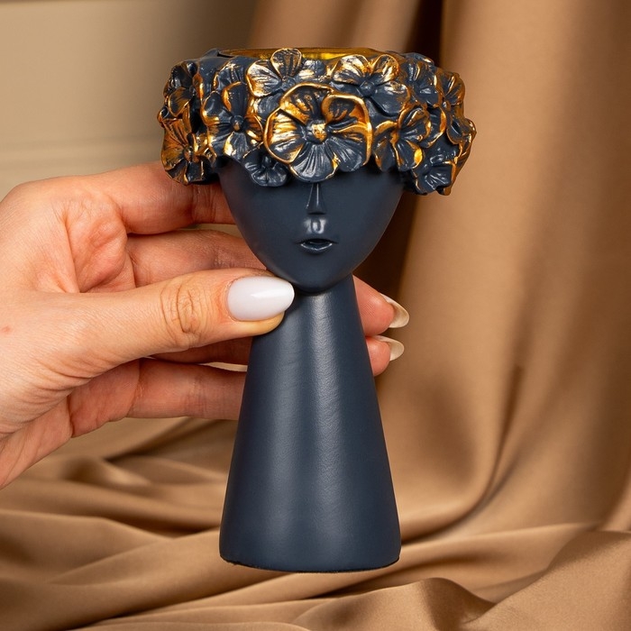 Подсвечник полистоун «Девушка с венком» 9,5 х 9,5 х 14 см МИКС