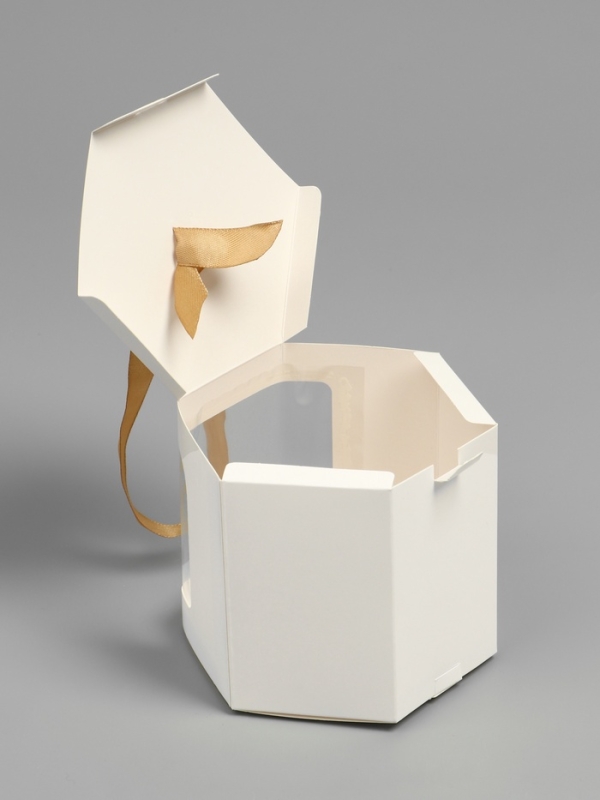 Коробка подарочная шестигранная, с окном, белая, 18 х 10 х 10 см Коробка подарочная шестигранная, с окном, белая, 18 х 10 х 10 см