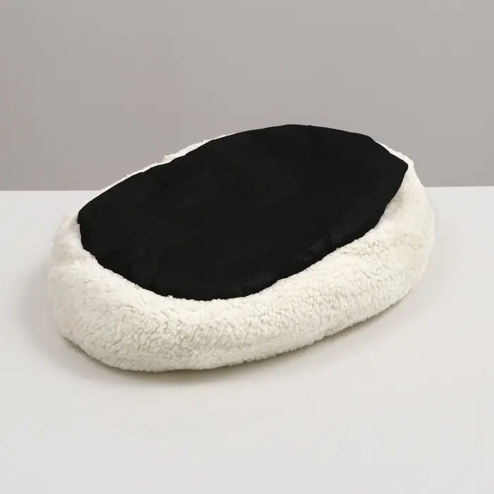 Лежанка животных &laquo;Уют&raquo;, 45&times;35&times;11 см, мягкий мех, цвет молочный