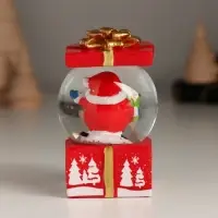 Снежный шар новогодний стеклянный &laquo;Персонаж в подарке&raquo;, 4.5&times;4.5&times;7.3 см, МИКС