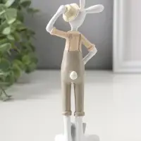 Сувенир полистоун "Зайчик в сером комбинезоне, со шляпой, лопатой" 19,5 см