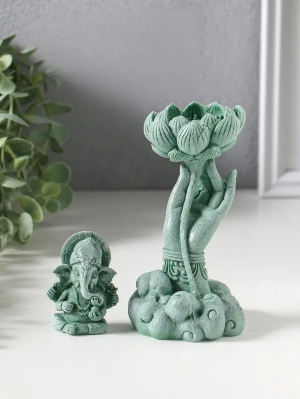Сувенир полистоун "Рука с лотосом и Ганешей" зелёный 7х7,3х18,5 см