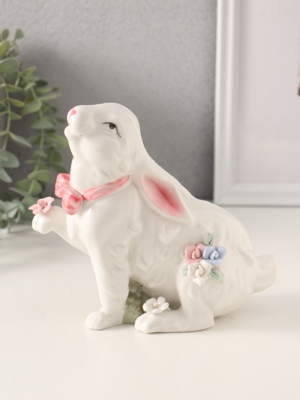 Сувенир керамика Сувенир керамика "Белый кролик с розовым бантом и розочками" 17,5х9,5х16 см