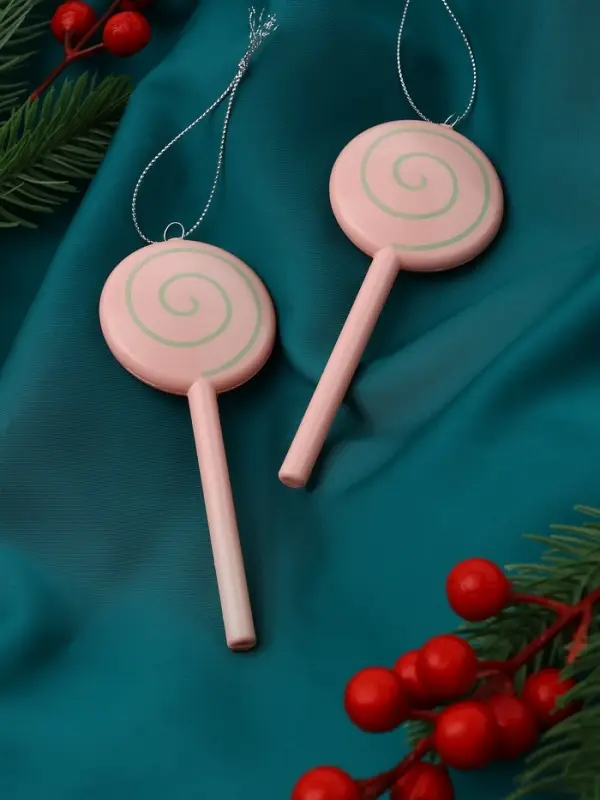 Набор украшений пластик 34 шт Набор украшений пластик 34 шт "В гостях у Деда Мороза"