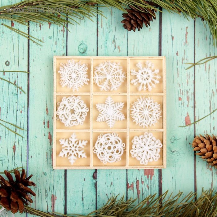 Набор для новогоднего декора Набор для новогоднего декора "Снежинки", фетр, размер снежинки — 3,5 см, 36 шт.