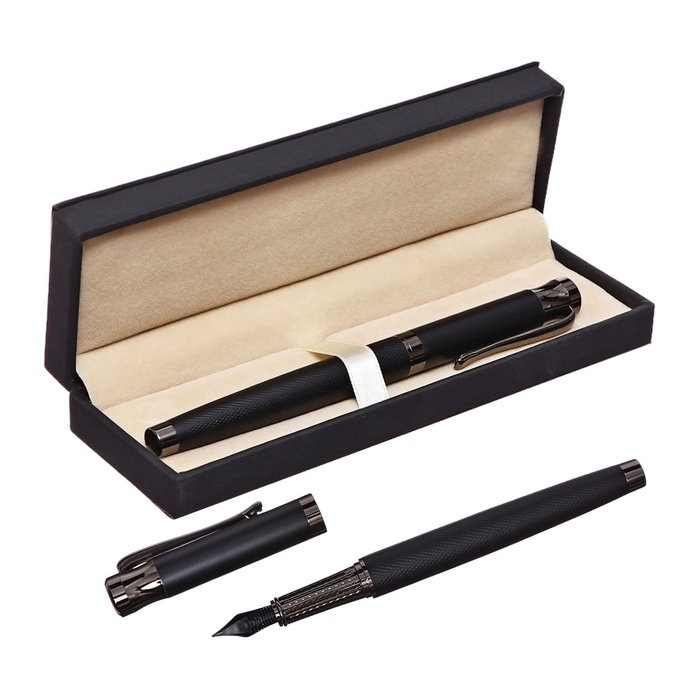 Ручка подарочная перьевая в кожзам футляре Офис корпус черный Ручка подарочная перьевая в кожзам футляре Офис корпус черный