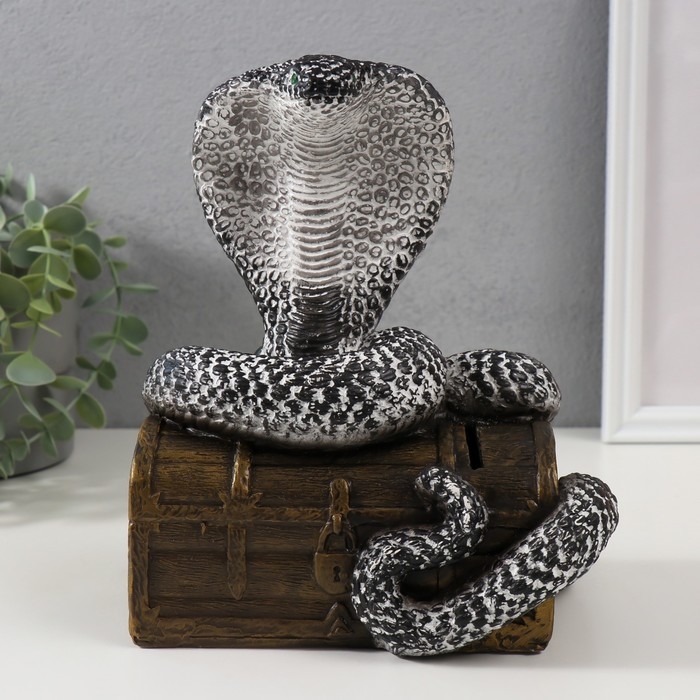 Копилка Копилка"КОБРА НА СУНДУКЕ "  20 х 17 х 12 см.