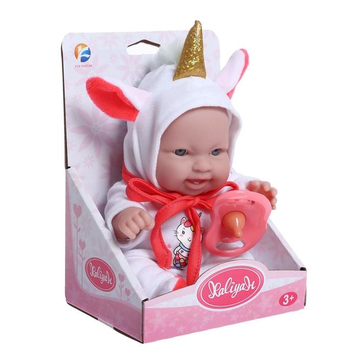 Пупс «Малыш» в костюмчике с аксессуаром Пупс «Малыш» в костюмчике с аксессуаром