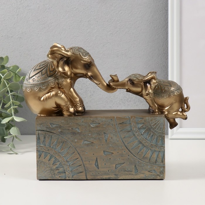 Сувенир Сувенир "Слон с малышом на прямоугольнике с узорами" бронза с патиной 22,5х6,5х17,5 см