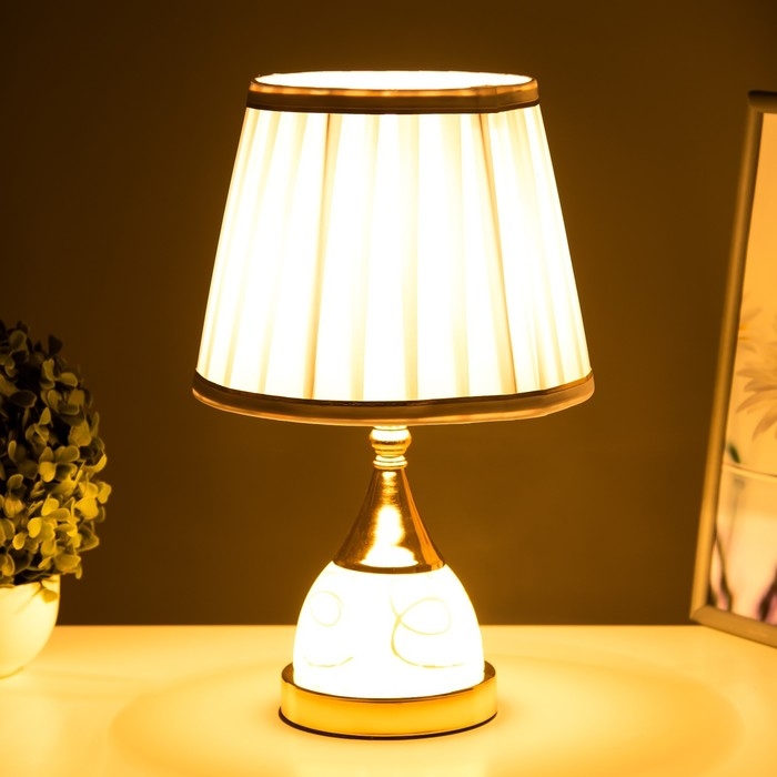 Лампа настольная с подсветкой 58087/1 1х40Вт Е27 золото 20х20х36 см RISALUX