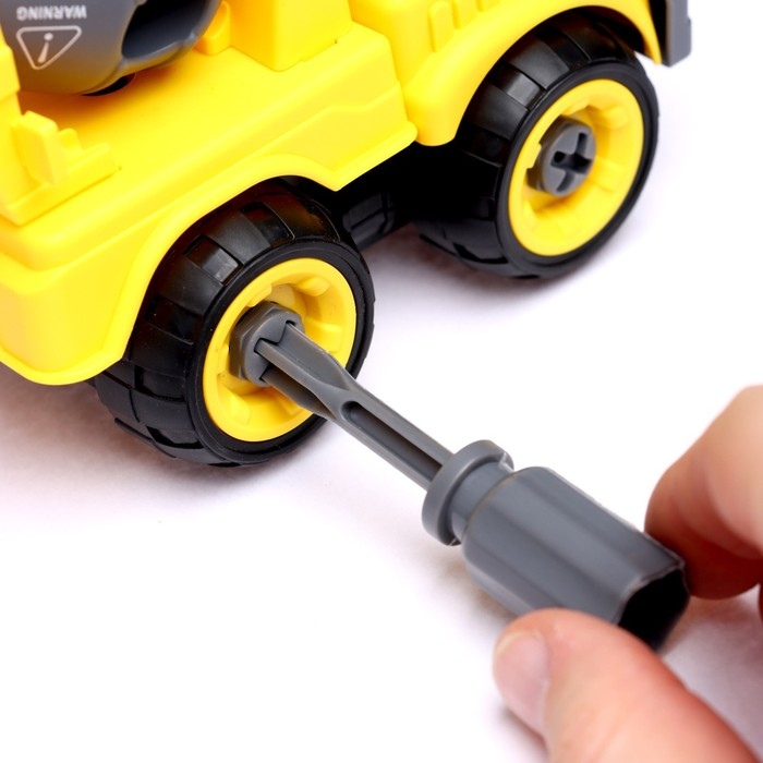 Конструктор винтовой «Бетономешалка», с отвёрткой, 24 детали Конструктор винтовой «Бетономешалка», с отвёрткой, 24 детали