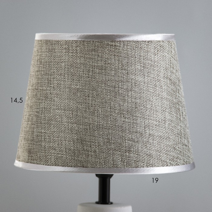 Настольная лампа Настольная лампа "Анфия" Е14 40Вт бело-серый 20х20х33 см RISALUX