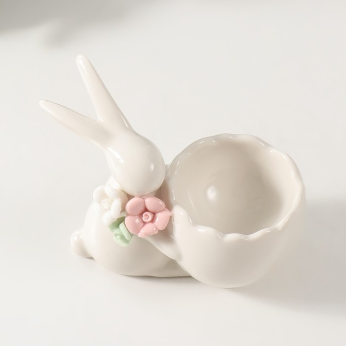 Сувенир керамика подставка Сувенир керамика подставка "Кролик пасхальный с цветочками, яйцом" 9,5х5,6х6,9 см