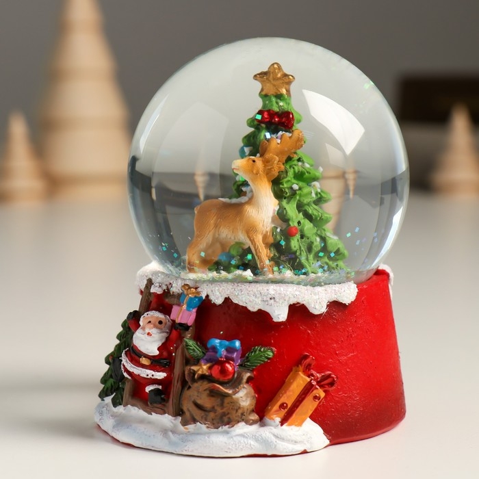 Сувенир полистоун водяной шар "Олень у нарядной ёлочки" 7х8х9 см