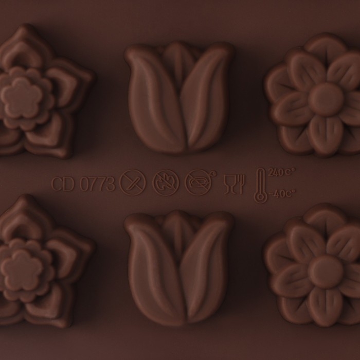 Форма для конфет и шоколада Доляна «Поляна», силикон, 20,5×10,5×1,5 см, 15 ячеек (2,3×2,3 см), цвет коричневый